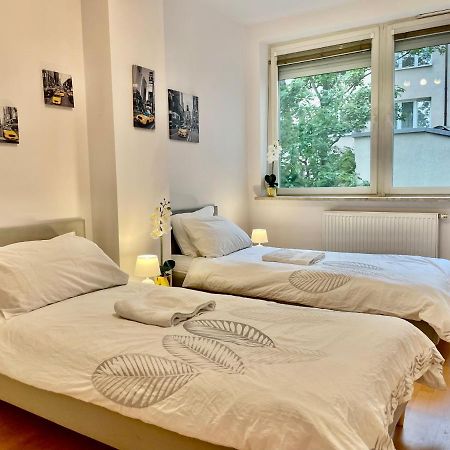 Warsaw Concierge Wola Ratusz Apartment Luaran gambar
