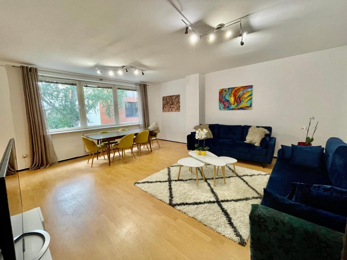 Warsaw Concierge Wola Ratusz Apartment Luaran gambar