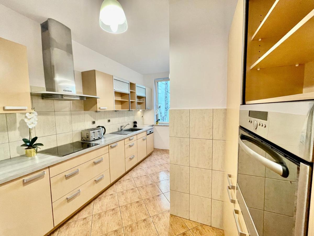 Warsaw Concierge Wola Ratusz Apartment Luaran gambar