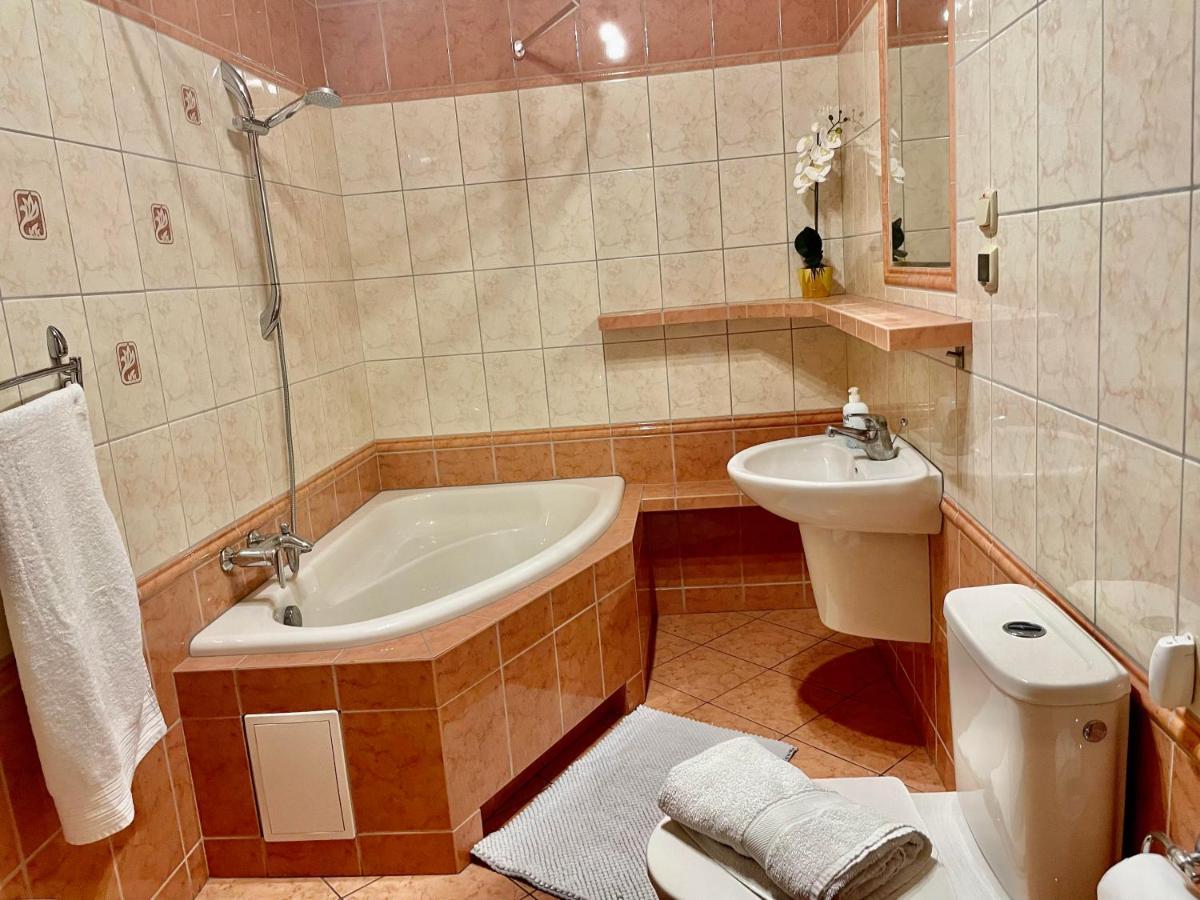 Warsaw Concierge Wola Ratusz Apartment Luaran gambar
